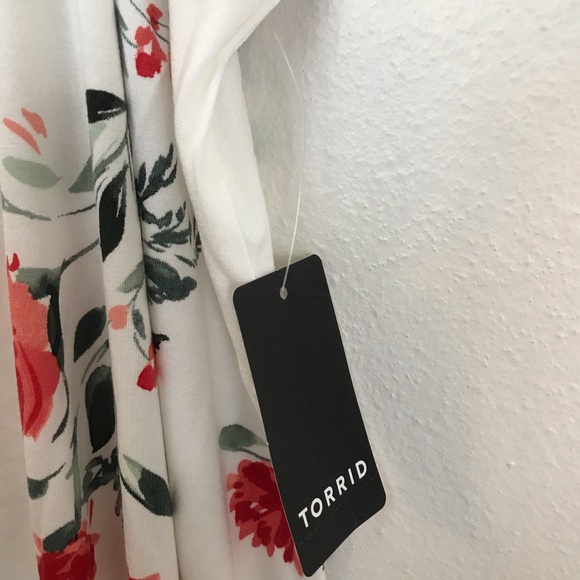 Torrid Super Soft Ivory Floral Lattice Ruffle Top - Picture 7 of 9